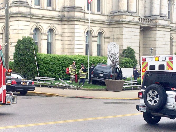 Downtown accident | News, Sports, Jobs - The Herald Star - Vimarsana News